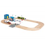 Set Trenulet electric cu baterie si pista auto din lemn Circuit Orasel  cu Spalatorie si Benzinarie